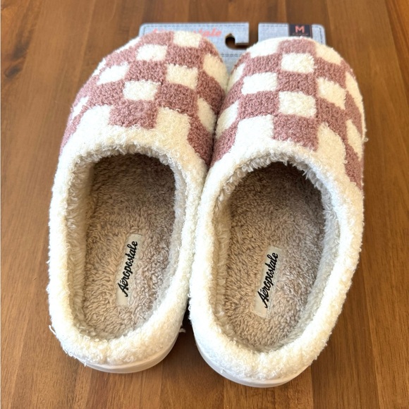 Aeropostale Checkerboard Cozy Slippers - Picture 2 of 7